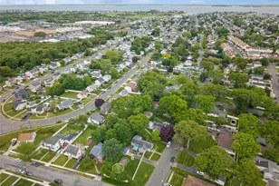 350 S Greene Ave, Lindenhurst, NY 11757 - Photo 30