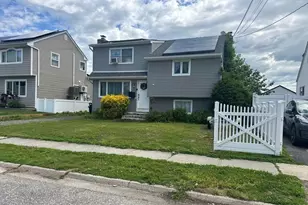 265 East Dr, Copiague, NY 11726 - Photo 2