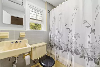 342 Roberts Avenue, Yonkers, NY 10703 - Photo 16