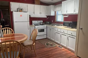 525/B11 Riverleigh Ave, Riverhead, NY 11901 - Photo 2