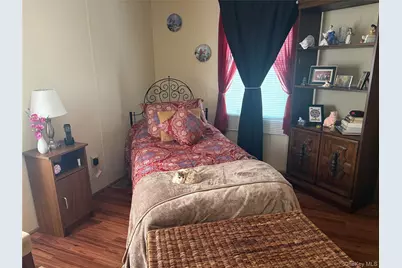 525/B11 Riverleigh Avenue #B11, Riverhead, NY 11901 - Photo 6
