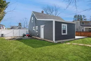 8 Crabtree Ln, Levittown, NY 11756 - Photo 16