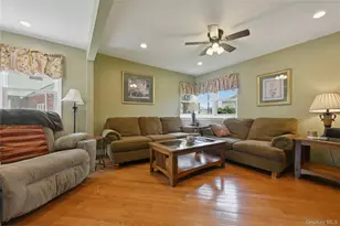 19 Berkshire Rd, Bethpage, NY 11714 - Photo 12
