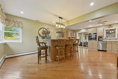 19 Berkshire Road, Bethpage, NY 11714 - Photo 4