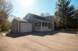 220 Pleasure Dr, Riverhead, NY 11901 - Photo 2
