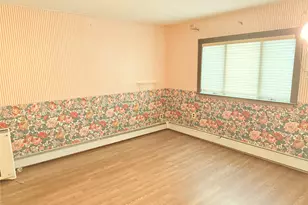 92 Stone Ln, Levittown, NY 11756 - Photo 8