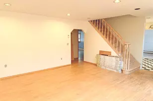 92 Stone Ln, Levittown, NY 11756 - Photo 2