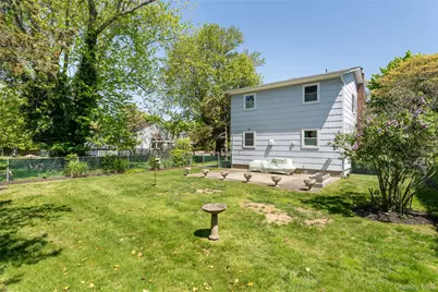 22 W End Avenue, East Quogue, NY 11942 - Photo 4