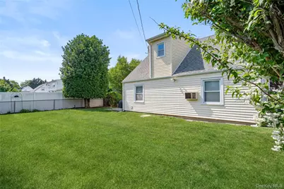30 Crag Lane, Levittown, NY 11756 - Photo 16