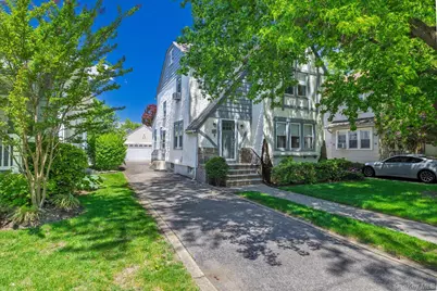 89 Lexington Avenue, Malverne, NY 11565 - Photo 22