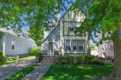 89 Lexington Avenue, Malverne, NY 11565 - Photo 1