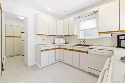89 Lexington Avenue, Malverne, NY 11565 - Photo 12