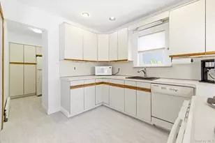 89 Lexington Ave, Malverne, NY 11565 - Photo 12