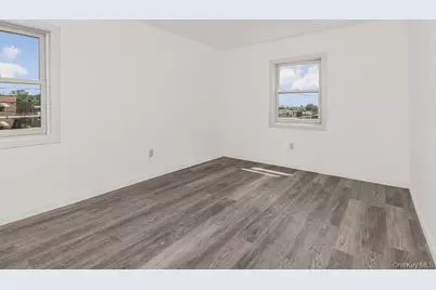 1066 E 219th Street, Bronx, NY 10469 - Photo 14