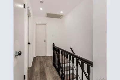 1066 E 219th Street, Bronx, NY 10469 - Photo 18
