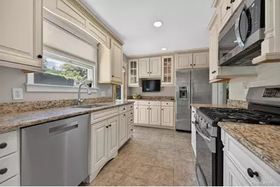 52 Cameron Drive, Huntington, NY 11743 - Photo 8