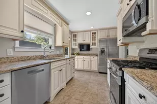 52 Cameron Dr, Huntington, NY 11743 - Photo 8