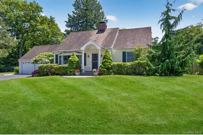 52 Cameron Drive, Huntington, NY 11743 - Photo 2