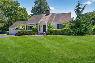 52 Cameron Dr, Huntington, NY 11743 - Photo 2