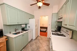 271 N Newbridge Rd, Levittown, NY 11756 - Photo 16