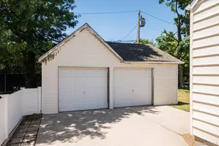 36 Iroquois Pl, Farmingdale, NY 11735 - Photo 18