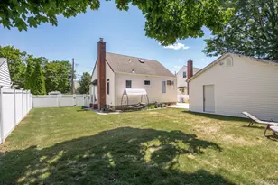 36 Iroquois Pl, Farmingdale, NY 11735 - Photo 20