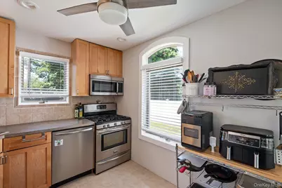 36 Iroquois Place, Farmingdale, NY 11735 - Photo 12