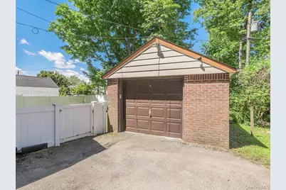 23 Phillips Road, Glen Cove, NY 11542 - Photo 36