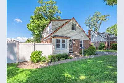 23 Phillips Road, Glen Cove, NY 11542 - Photo 2