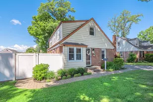 23 Phillips Rd, Glen Cove, NY 11542 - Photo 2