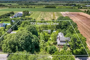 733 Herricks Ln, Jamesport, NY 11901 - Photo 2