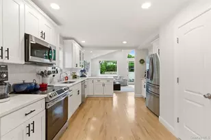 238 Woodlawn Ave, Saint James, NY 11780 - Photo 10