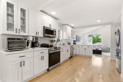 238 Woodlawn Avenue, Saint James, NY 11780 - Photo 12