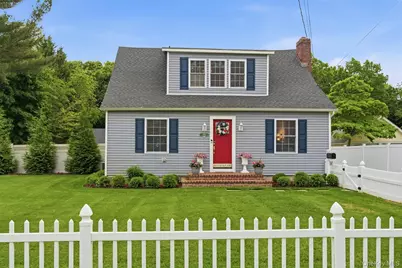 238 Woodlawn Avenue, Saint James, NY 11780 - Photo 4