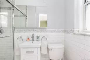 2711 Henry Hudson Pkwy, Bronx, NY 10463 - Photo 8