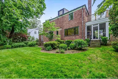 8 Parkside Drive, Great Neck, NY 11021 - Photo 32