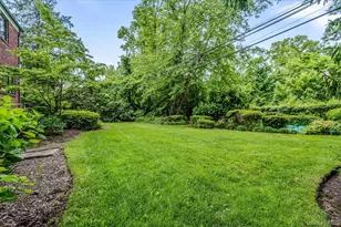 8 Parkside Dr, Great Neck, NY 11021 - Photo 30