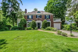 8 Parkside Dr, Great Neck, NY 11021 - Photo 1