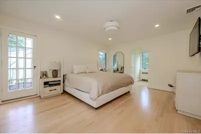 8 Parkside Drive, Great Neck, NY 11021 - Photo 14