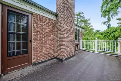8 Parkside Drive, Great Neck, NY 11021 - Photo 18