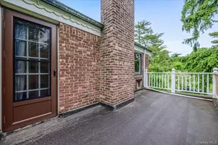 8 Parkside Dr, Great Neck, NY 11021 - Photo 18