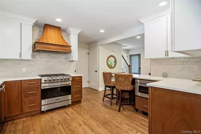 434 W Main Street, Huntington, NY 11743 - Photo 18