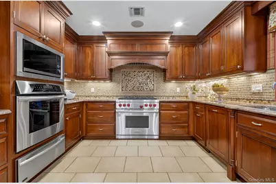 125 Mimosa Drive, East Hills, NY 11576 - Photo 14