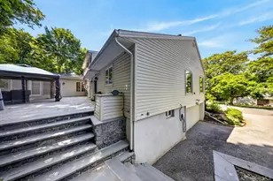 125 Mimosa Dr, East Hills, NY 11576 - Photo 36