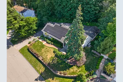 125 Mimosa Drive, East Hills, NY 11576 - Photo 2