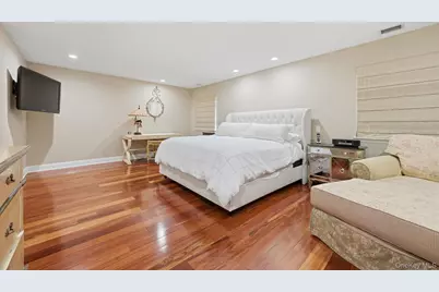 6 Wimbledon Drive, Roslyn, NY 11576 - Photo 10