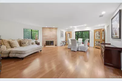 6 Wimbledon Drive, Roslyn, NY 11576 - Photo 4