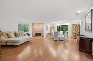 6 Wimbledon Dr, Roslyn, NY 11576 - Photo 4