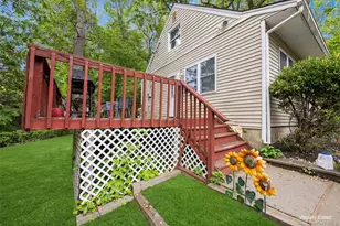 127 Hallock Landing Rd, Rocky Point, NY 11778 - Photo 2