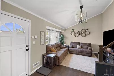 300 W 24th Street, Deer Park, NY 11729 - Photo 4